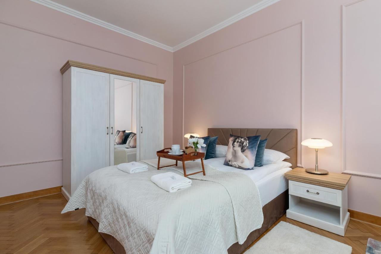 Luxurious & Unique Apartment Mickiewicza Cracow By Renters Prestige Krasków Eksteriør bilde