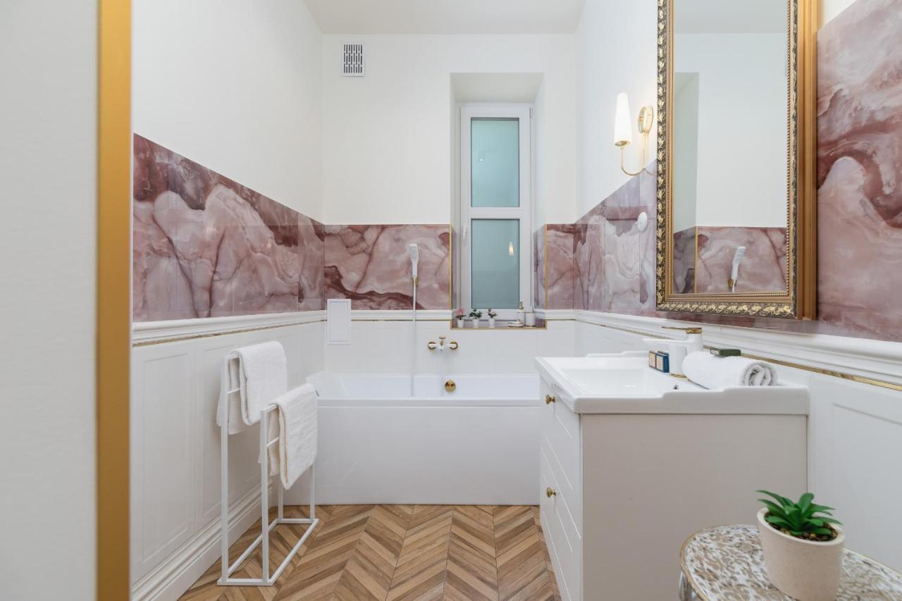 Luxurious & Unique Apartment Mickiewicza Cracow By Renters Prestige Krasków Eksteriør bilde